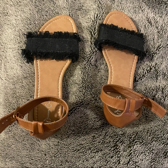 New Women’s Sandals - Picture 5 of 9